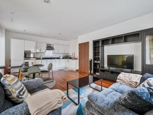 Flat for rent in East Greenwich, Greater London