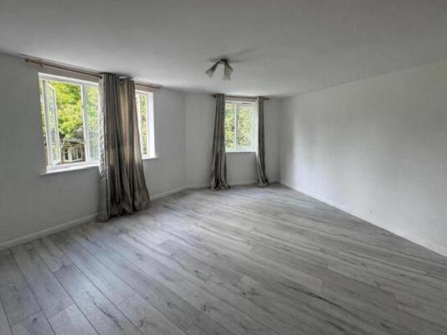 Flat for rent in Acton, Greater London