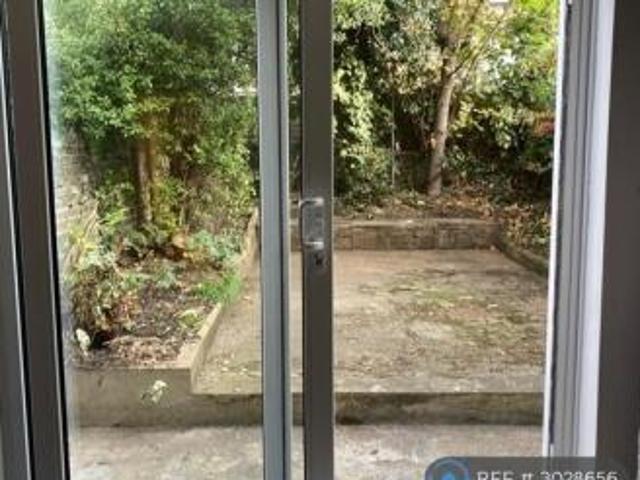 Flat for rent in Cat Hill