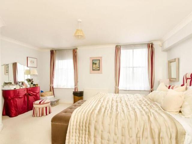 Flat for rent in Clapham Park, Greater London