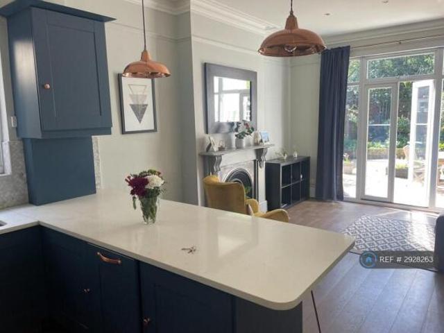 Flat for rent in Cat Hill