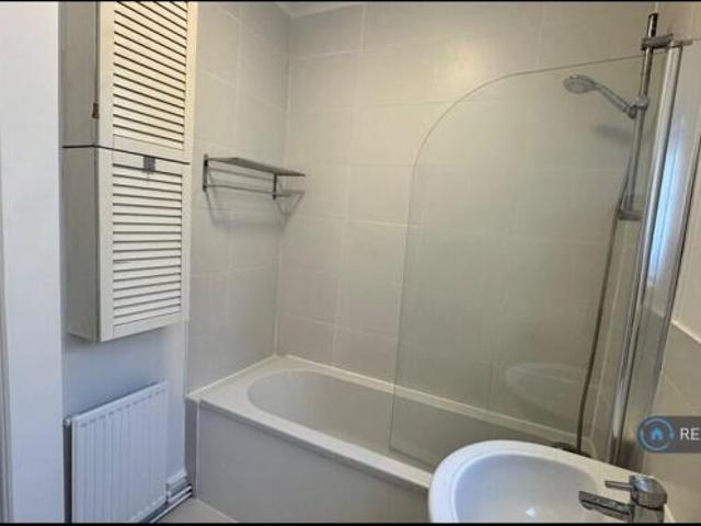 Flat for rent in Cat Hill