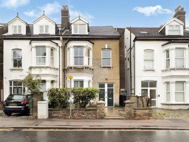 Flat for rent in Cricklewood, Brent