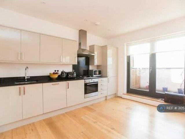 Flat for rent in Cat Hill, England