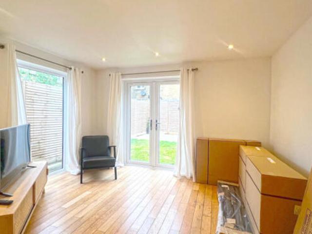 Flat for rent in Cat Hill