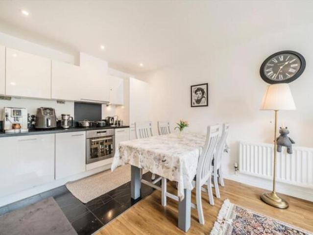 Flat for rent in Brentford End, Greater London