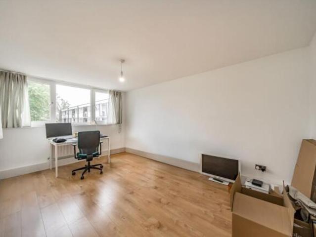 Flat for rent in Brondesbury Park, Greater London