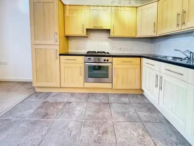 House for rent in Green Close, Warwickshire