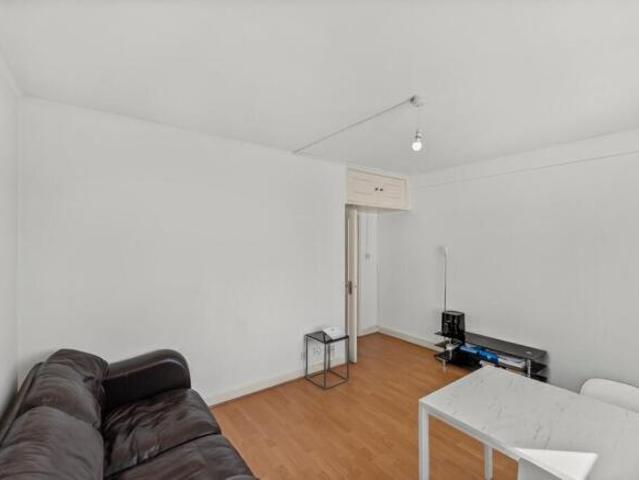 Flat for rent in South Lane, West Yorkshire