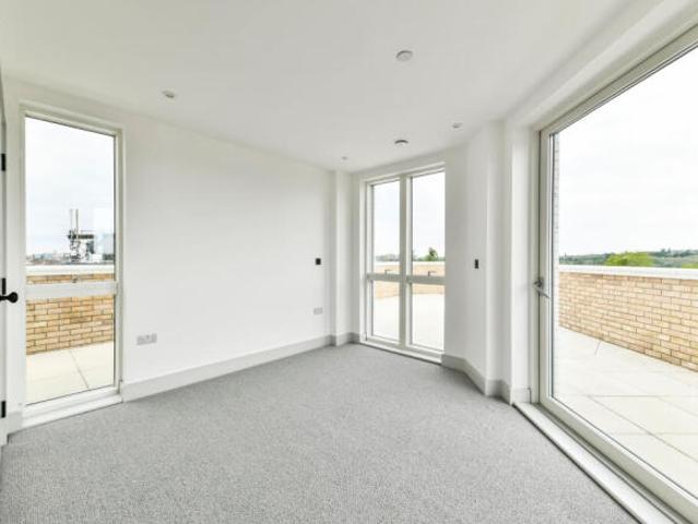 Flat for rent in Cat Hill, England