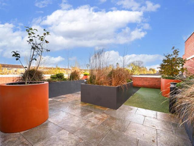 Flat for rent in Cat Hill, England