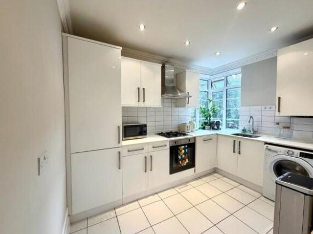 Flat for rent in Cat Hill, England