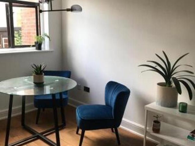 Flat for rent in Cat Hill