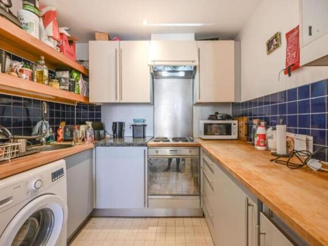 Flat for rent in Aldgate, Lyons