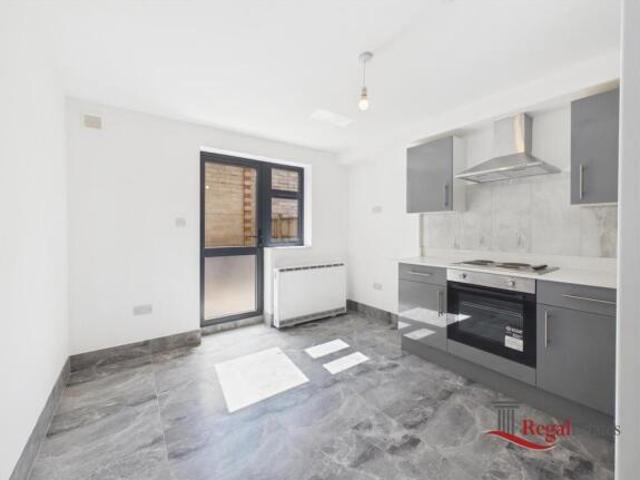 Flat for rent in Cat Hill