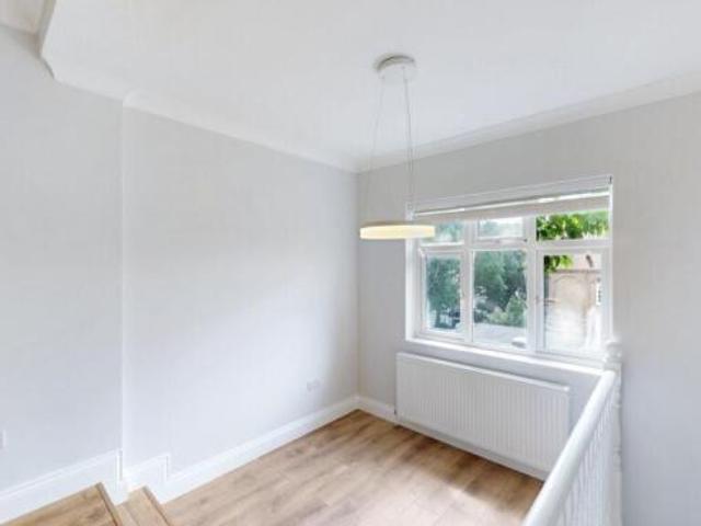 Flat for rent in Cat Hill, England