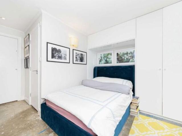Flat for rent in Aldgate, Lyons