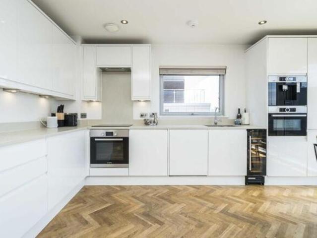 Flat for rent in Aldgate, Lyons