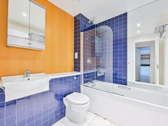 Flat for rent in Aldgate, Lyons