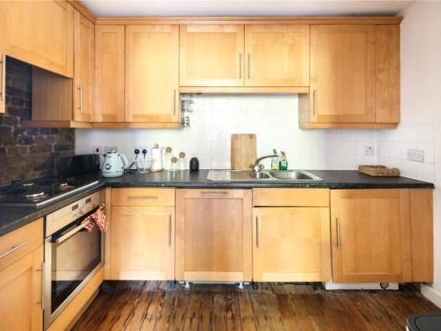 Flat for rent in Aldgate, Lyons