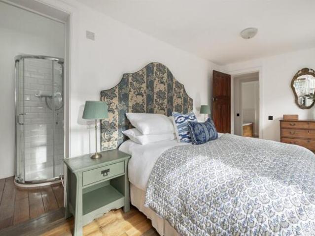 Flat for rent in Cat Hill