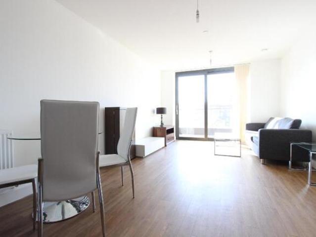 Flat for rent in Cat Hill, England
