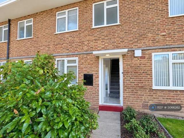 Flat for rent in Cat Hill, England
