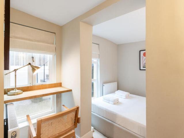 Property for rent in Cat Hill, England