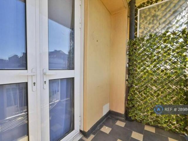 Flat for rent in Cat Hill