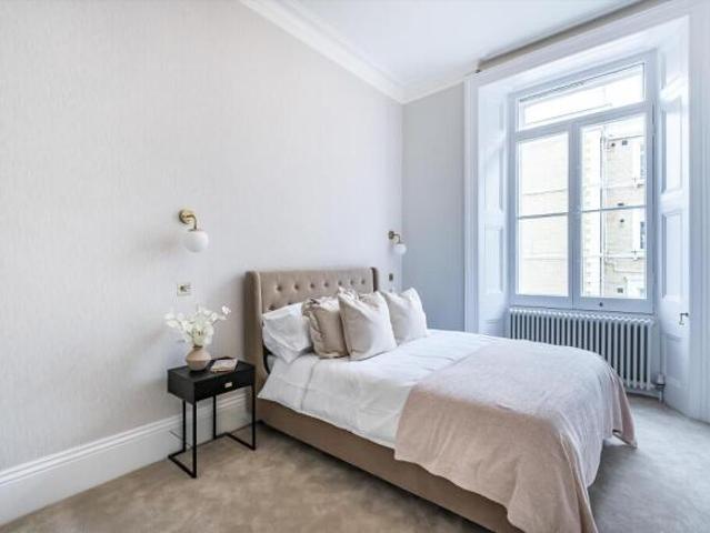 Flat for rent in Cat Hill, England