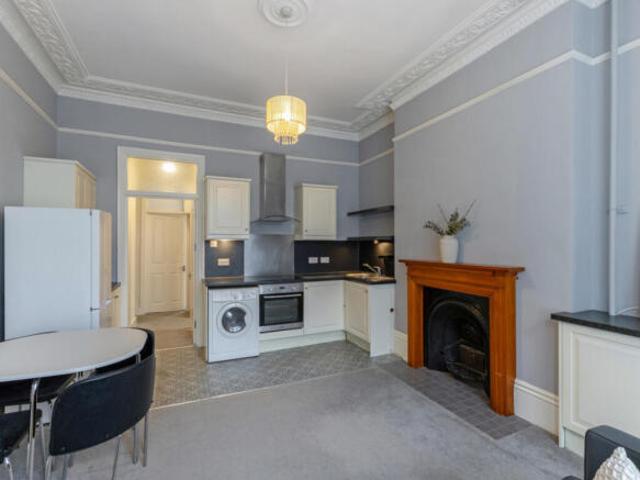 Flat for rent in Cat Hill, England