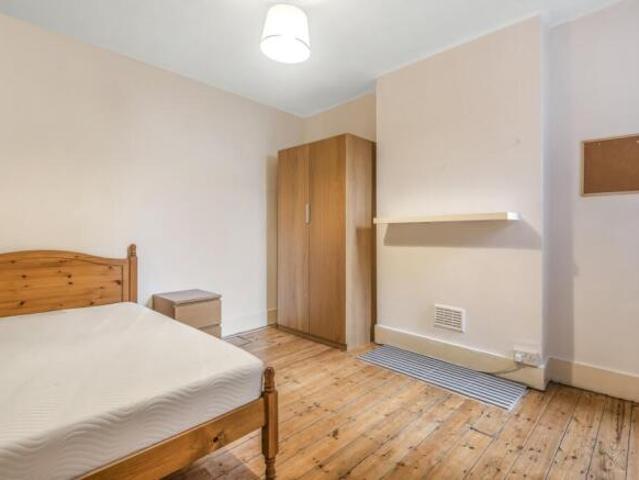 Flat for rent in Cat Hill