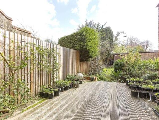 Flat for rent in Cat Hill