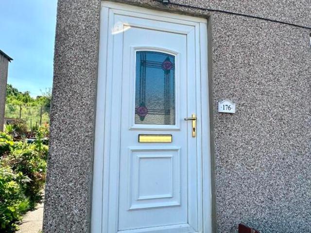 Flat for rent in Croftfoot, Scotland