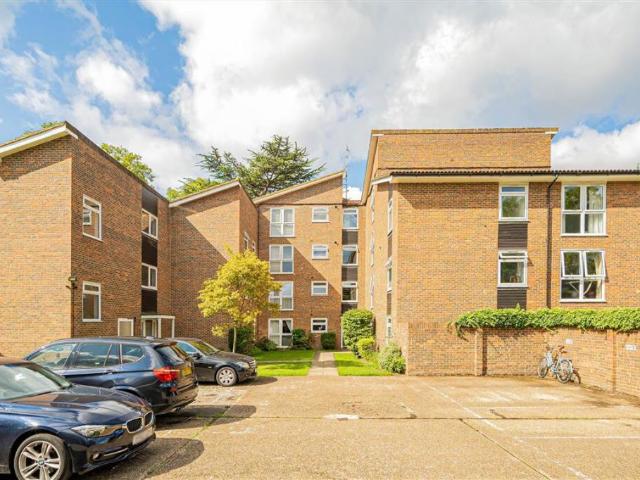 Flat for rent in Teddington, Greater London