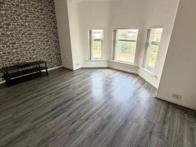 Flat for rent in Calderstones