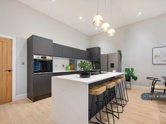 Flat for rent in Calderstones