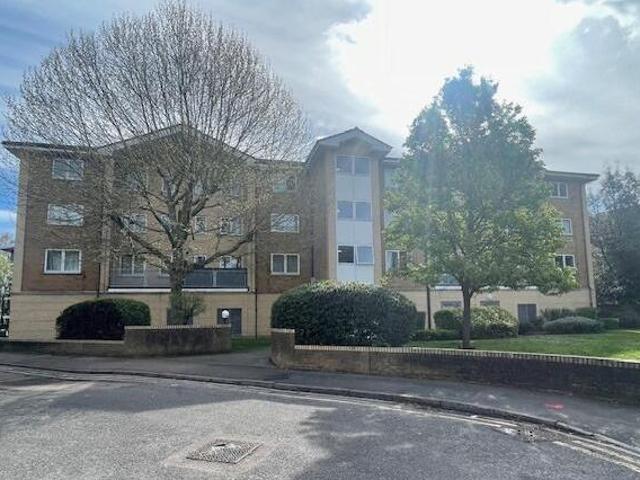 House for rent in Surrey, England