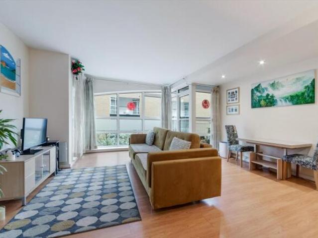 Flat for rent in Cat Hill, England