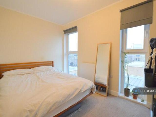 Flat for rent in Cat Hill, England