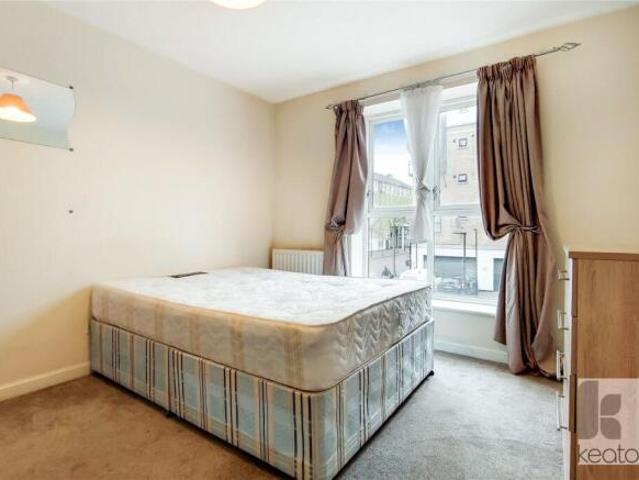 Flat for rent in Cat Hill, England