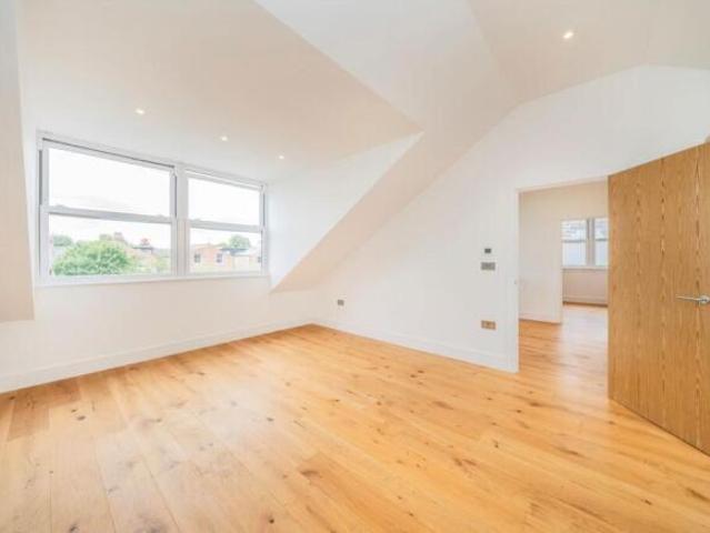 Flat for rent in Acton, Greater London