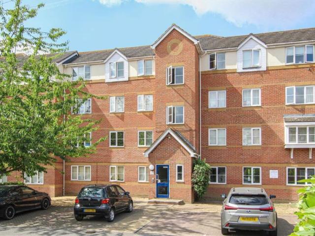 Flat for rent in Cricklewood, Brent