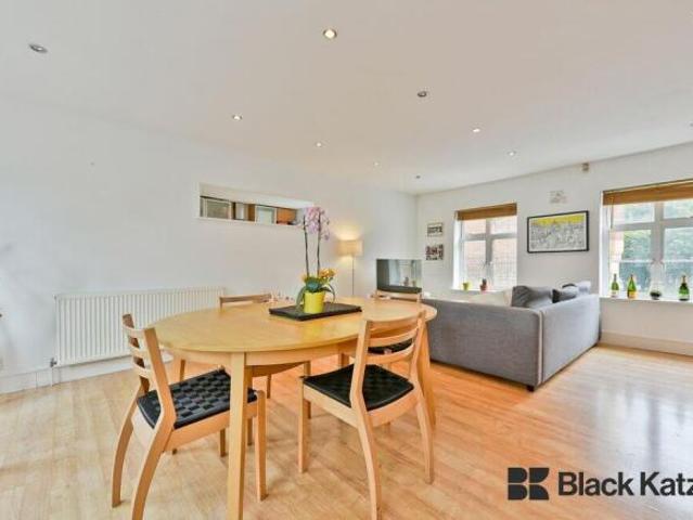Flat for rent in Cat Hill