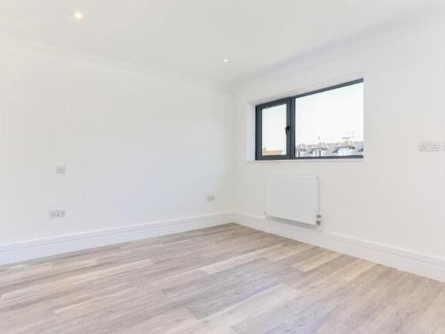 Flat for rent in Cat Hill, England