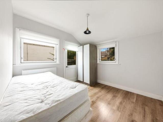 Flat for rent in Cat Hill