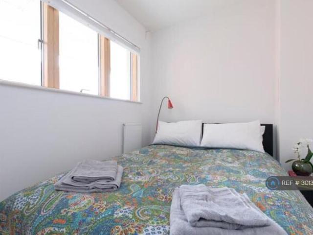 Flat for rent in London Borough of Lewisham, Greater London