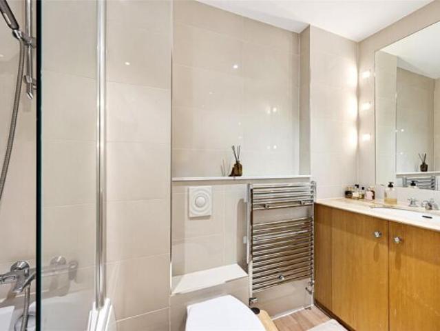 Flat for rent in Cat Hill