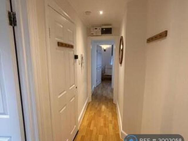 Flat for rent in Cat Hill, England