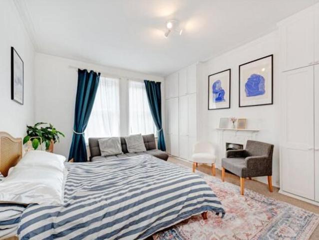 Flat for rent in Chiswick, Greater London